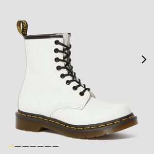 Dr. Martens 1460 WOMEN'S SMOOTH LEATHER LACE UP BOOTS Size 7